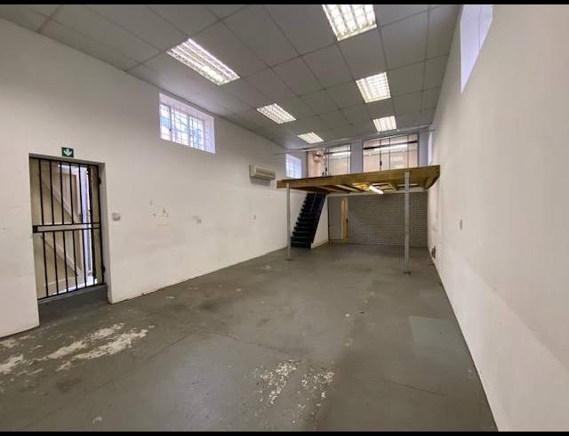 150M² OFFICE TO LET IN WOODSTOCK